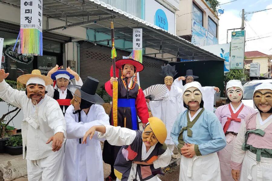 Các nhân vật trong múa Talchum thường mang những đặc điểm tính cách và vai trò xã hội khác nhau trong xã hội Hàn Quốc truyền thống