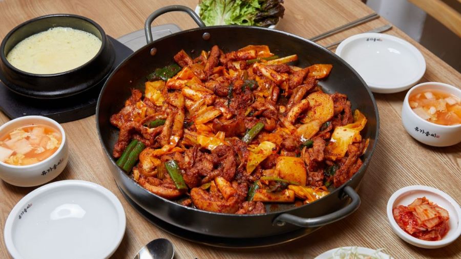 Dakgalbi là món gà xào cay quốc dân được đông đảo thực khách ưa chuộng