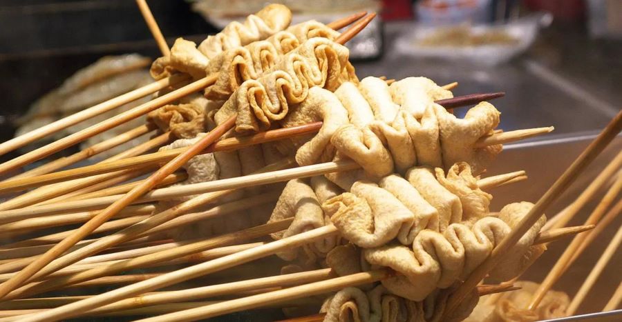 Chả cá Eomuk là món ăn vặt đường phố lý tưởng cho ngày đông