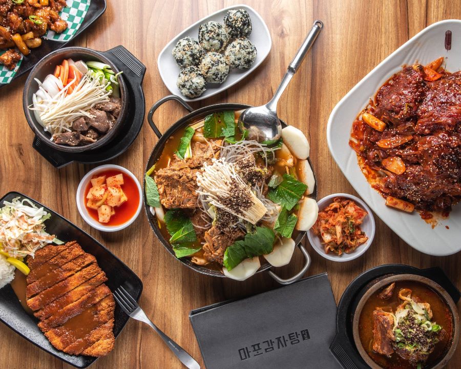 Húp một miếng Gamjatang cay cay nóng hổi vào thời tiết lạnh giá thì còn gì tuyệt vời hơn nữa!