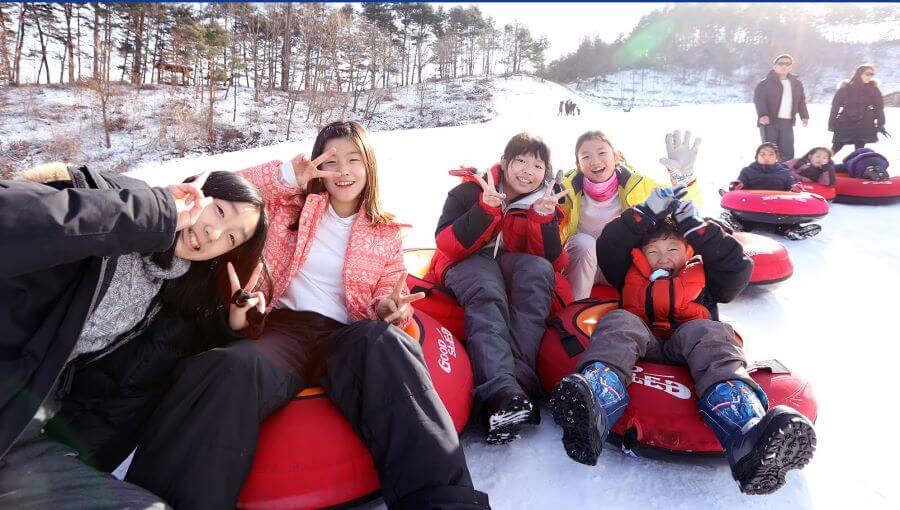 Lễ hội tuyết Daegwallyeong có nhiều hoạt động giải trí mùa đông hấp dẫn, thu hút đông đảo du khách đến trải nghiệm