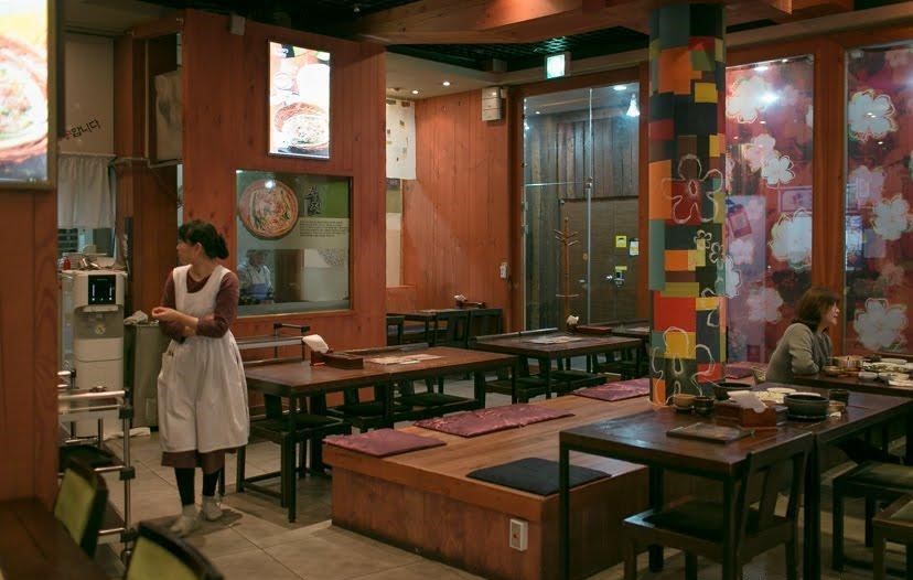 Không gian quán vô cùng ấm cúng