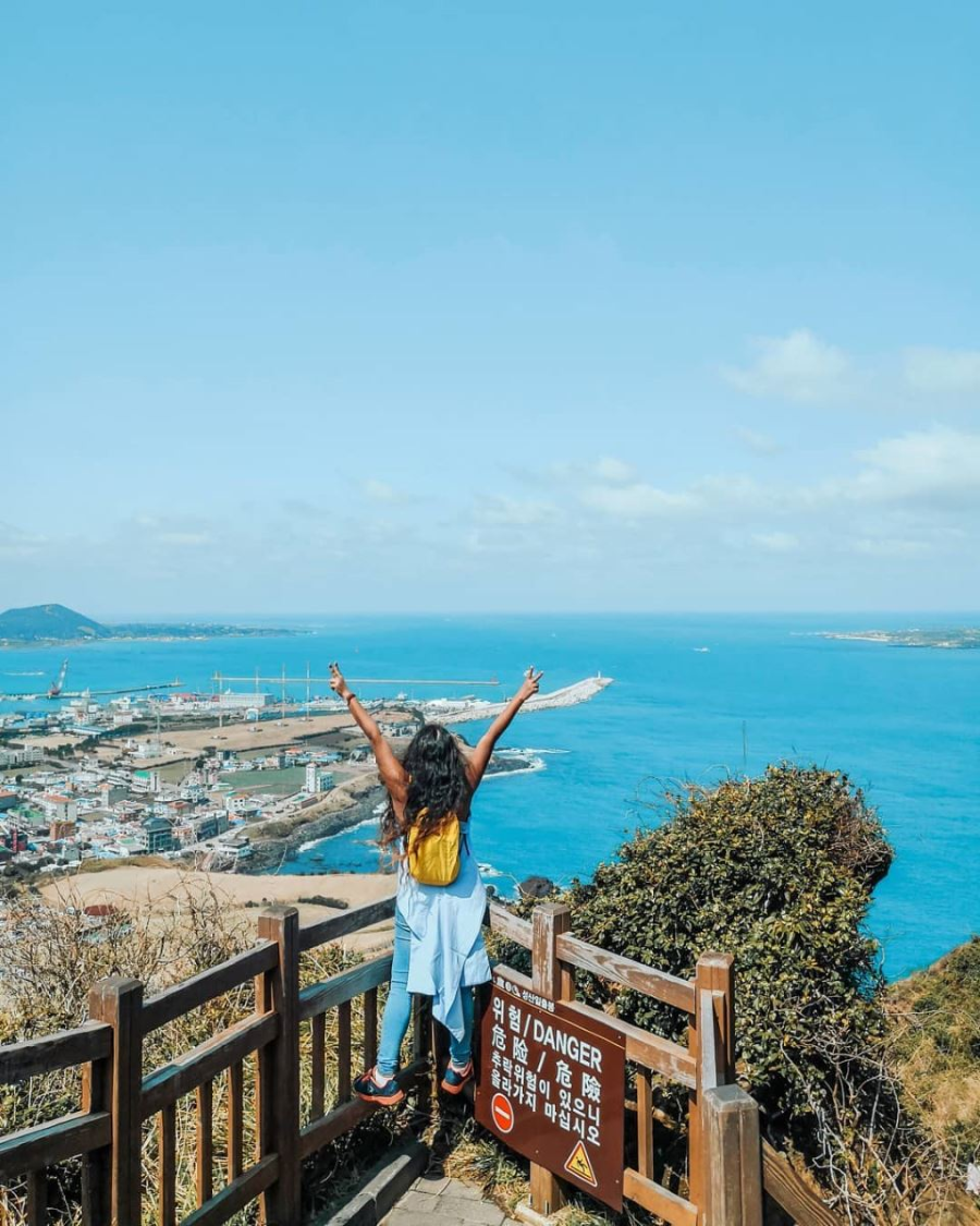 Đỉnh Seongsan Ilchulbong trên đảo Jeju chính là điểm đến lý tưởng trong chuyến du lịch Hàn Quốc sắp tới