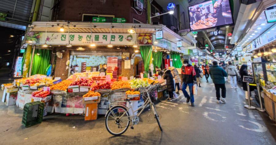 Chợ Mangwon nổi tiếng với sự đa dạng về ẩm thực đường phố