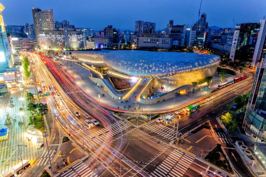 Chợ Dongdaemun là một trong những khu chợ truyền thống sôi động và nổi tiếng bậc nhất Hàn Quốc