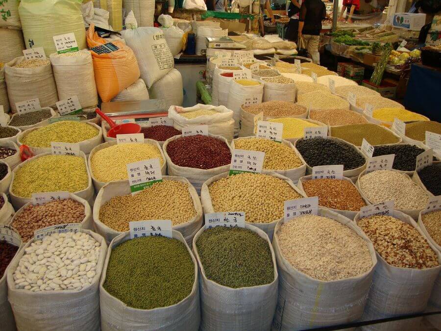 Chợ Gyeongdong nổi tiếng là trung tâm phân phối dược liệu Đông y lớn nhất cả nước