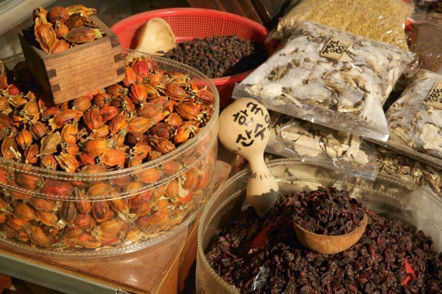 Chợ Gyeongdong là một trong những khu chợ truyền thống lâu đời và lớn nhất Hàn Quốc