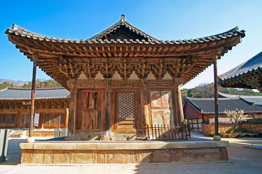 Bạn sẽ được chiêm ngưỡng lối kiến trúc mang đậm phong cách Phật giáo truyền thống nhưng vô cùng tinh tế tại Tongdasa