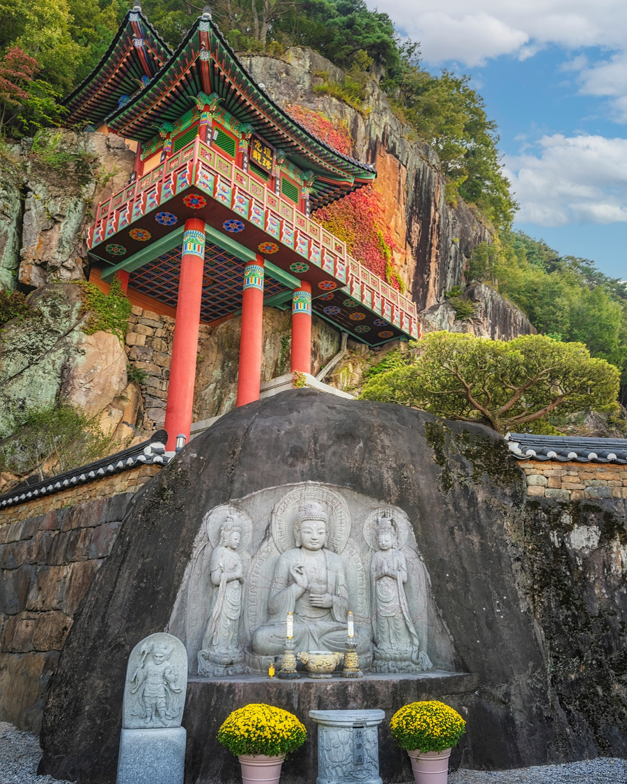 Saseongam Hermitage không chỉ là để cầu nguyện mà còn là điểm đến lý tưởng để tìm kiếm sự bình yên và tận hưởng vẻ đẹp của thiên nhiên