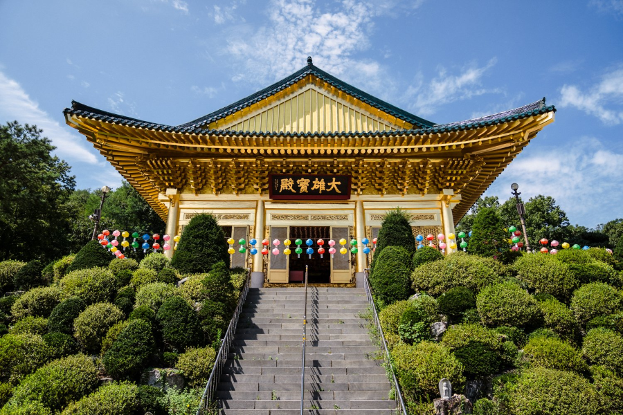 Chùa Suguksa là một trong những ngôi chùa nổi tiếng nhất và linh thiêng nhất của Hàn Quốc