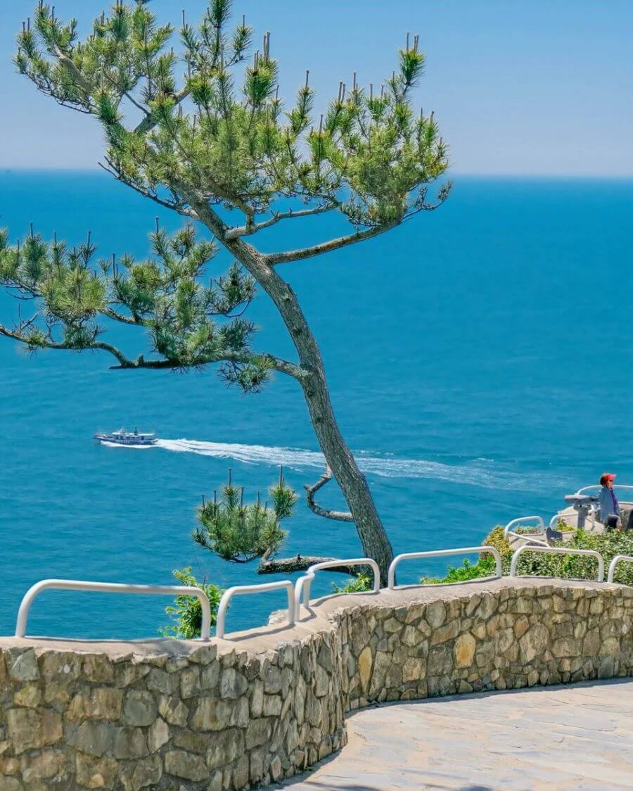 Một trong những điểm thu hút du khách nhất của Geoje chính là những bãi biển tuyệt đẹp