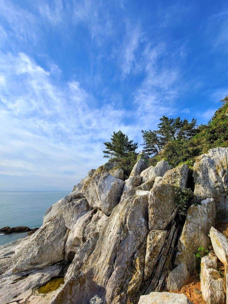 Vách đá Bun Bawui là một trong những kỳ quan thiên nhiên nổi tiếng của Incheon