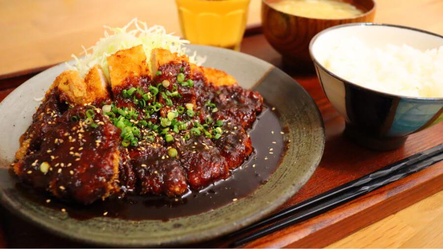 Miso Katsu là một món ăn khác không thể bỏ qua khi đi du lịch Nagoya