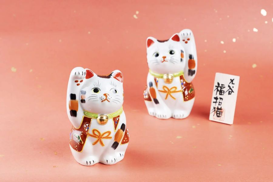 Maneki Neko hay Mèo thần tài được xem là biểu tượng của sự may mắn, thịnh vượng và tài lộc