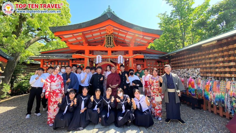 Đoàn khách Top Ten Travel tham quan Nhật Bản vào mùa hè