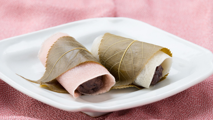 Sakura Mochi là một loại bánh mochi đặc trưng của Nhật Bản, gắn liền với mùa hoa anh đào nở rộ