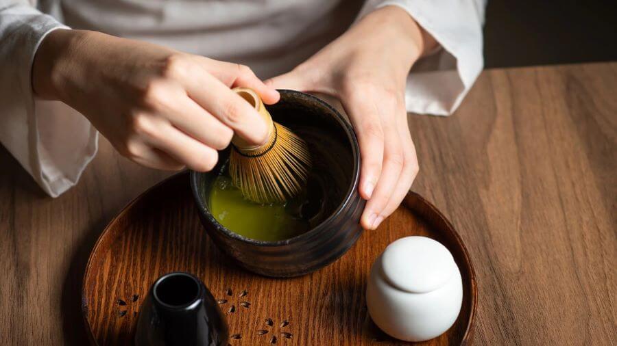 Bạn có thể học cách pha trà đạo nếu lựa chọn lưu trú tại Ryokan