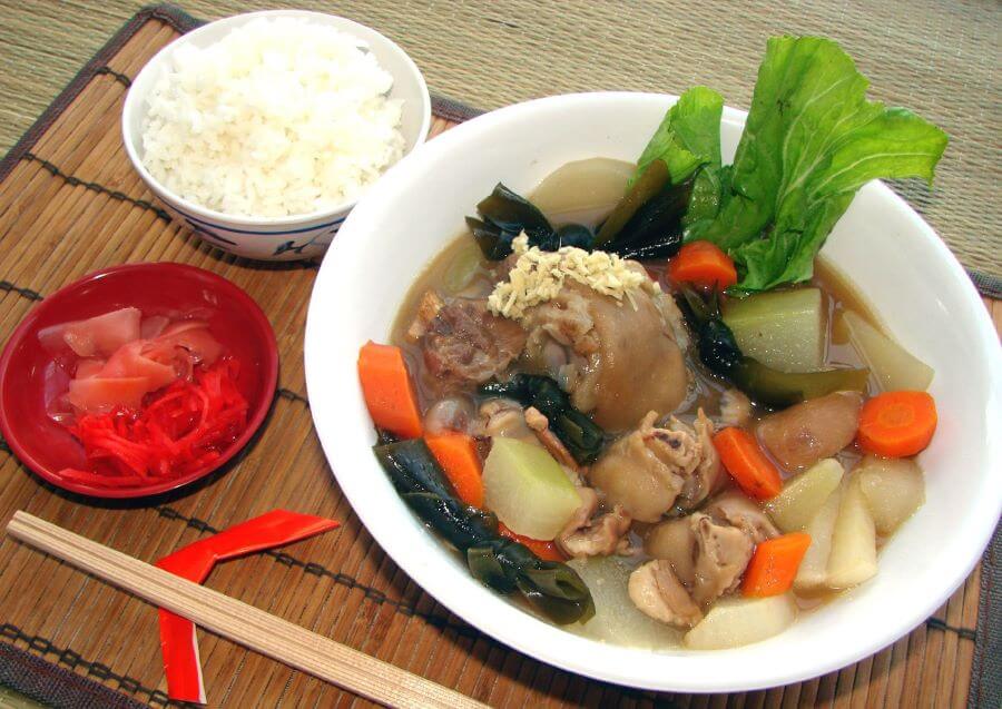 Ashitibichi có hương vị đậm đà, ngọt mặn hài hòa, chân giò mềm tan trong miệng