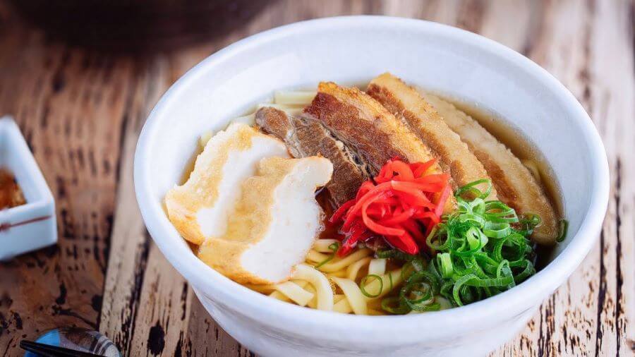 Okinawa Soba có một lịch sử thú vị và mang trong mình hương vị đặc trưng của vùng biển đảo