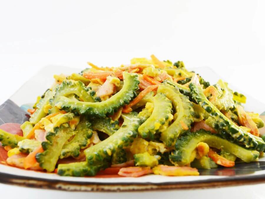 Goya Champuru là một món ăn đặc sản nổi tiếng của vùng Okinawa, được chế biến từ goya, thịt heo, đậu phụ và trứng