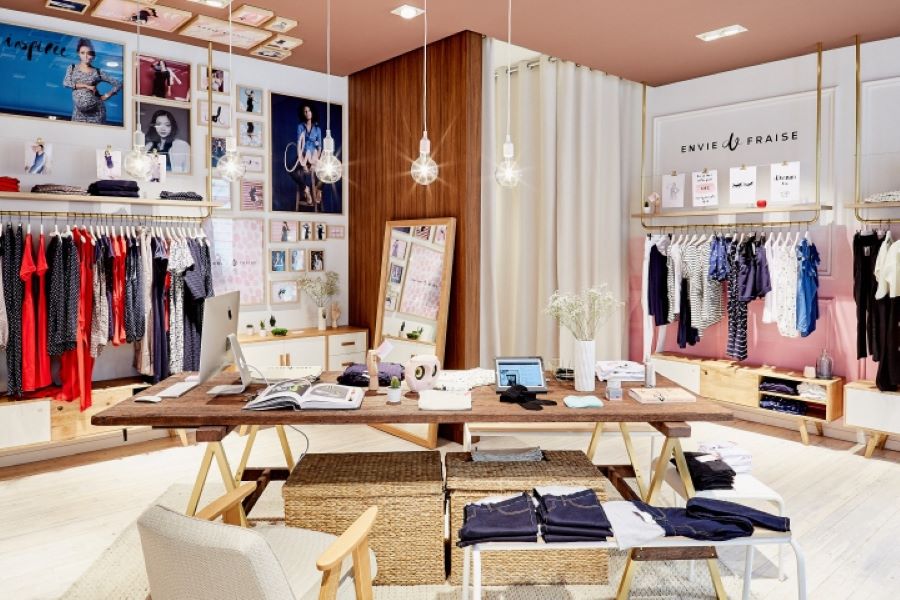 Du lịch Pháp, du khách có thể thỏa thích lựa chọn rất nhiều các sản phẩm thời trang khác nhau 