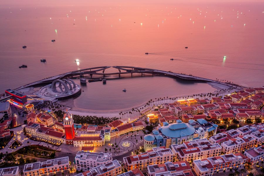 Khung cảnh hoàng hôn chiều tàn của hòn đảo xinh đẹp này