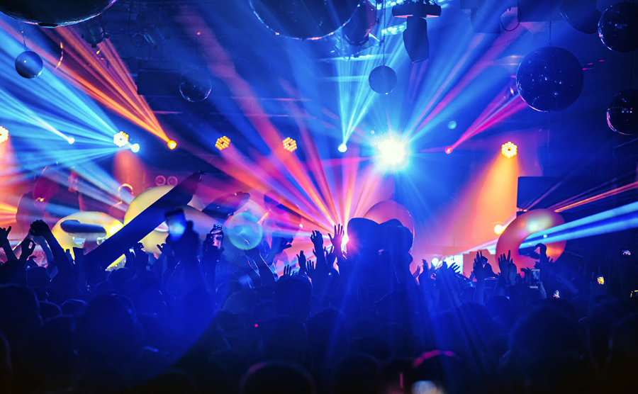 Hongdae về đêm thực sự bùng nổ với những quán bar sành điệu, nơi bạn có thể 