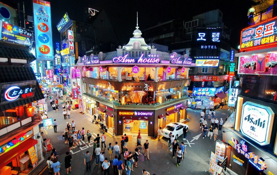 Hongdae là một không gian sống động, tràn đầy năng lượng của giới trẻ Hàn Quốc