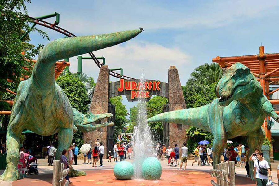 Những con khủng long khổng lồ rất chân thật tại USS