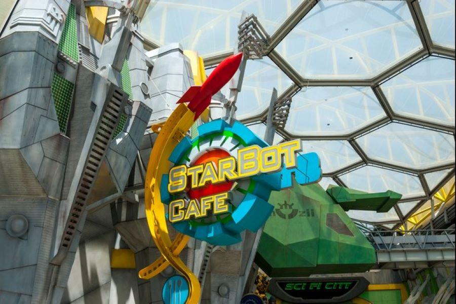 Star Bot Cafe tại khu Sci Fi City