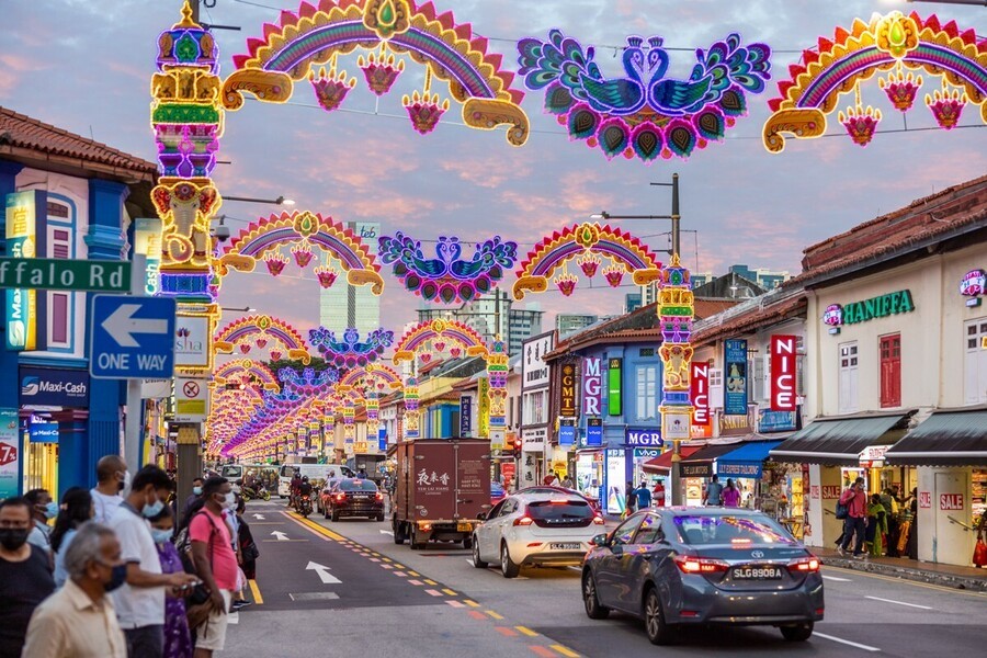 Ngoài Bugis Street nói riêng thì khu vực Little India cũng có rất nhiều địa điểm mua sắm của người Ấn Độ