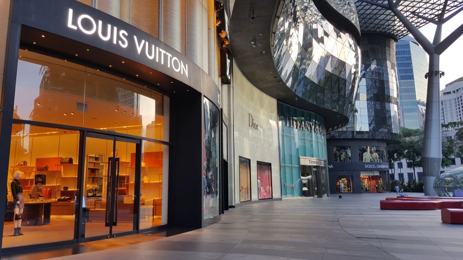 Orchard Road luôn nhộn nhịp bởi các tín đồ yêu thích mua sắm