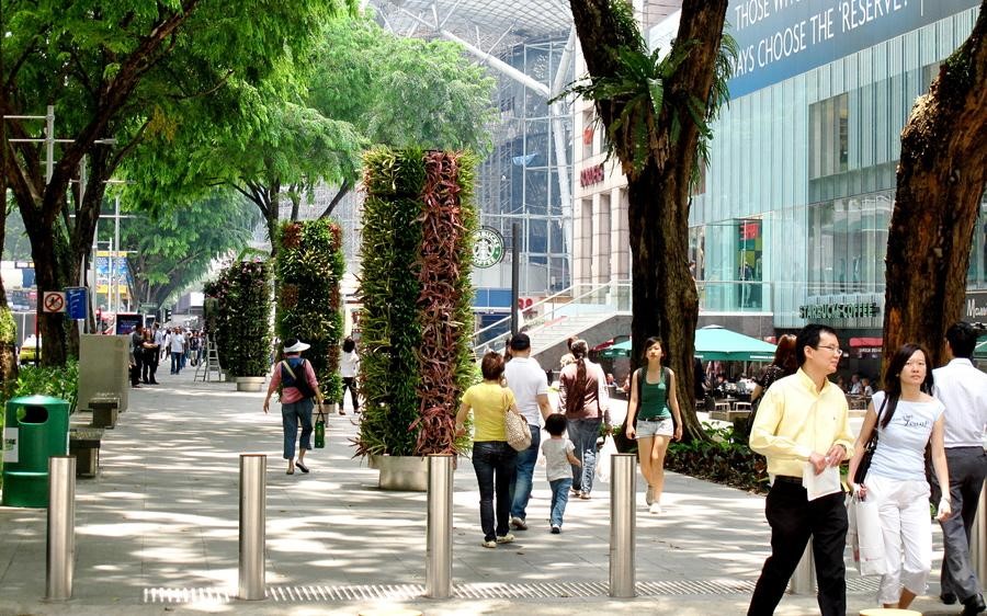 Orchard Road luôn nhộn nhịp bởi các tín đồ yêu thích mua sắm