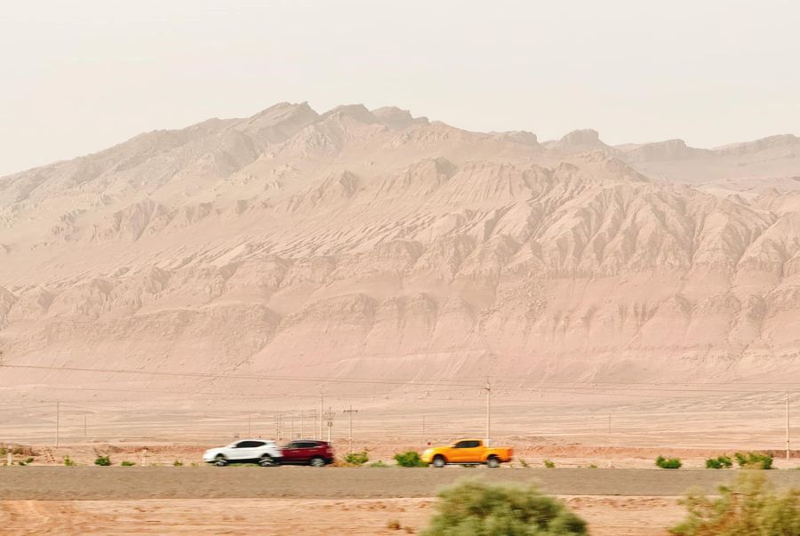 Hỏa Diệm Sơn nổi bật với những ngọn đồi sa thạch rộng lớn