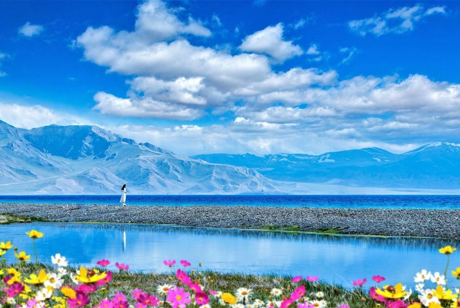 Hồ Kanas là địa điểm du lịch tuyết đẹp với diện tích rộng lớn