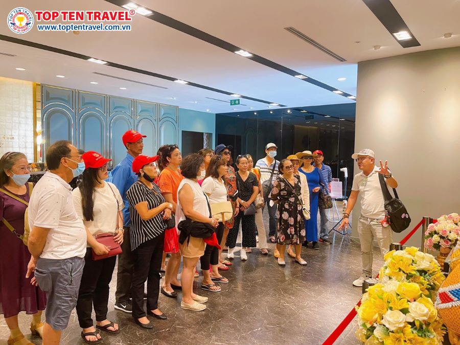 Đoàn khách Top Ten Travel tham quan, khám phá Thái Lan