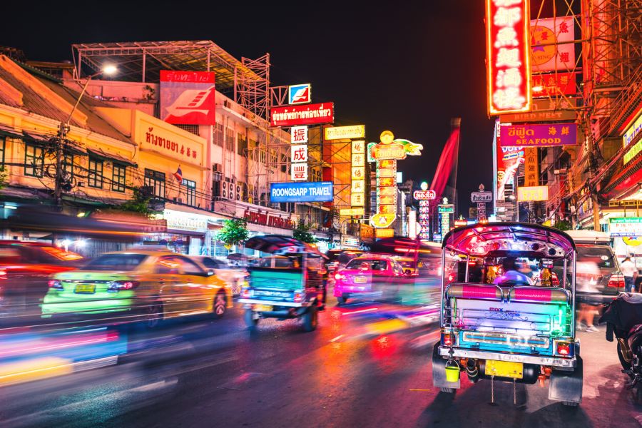 Bangkok - thủ đô nhộn nhịp của Thái Lan, luôn chào đón du khách với những con phố sầm uất và những khu chợ náo nhiệt