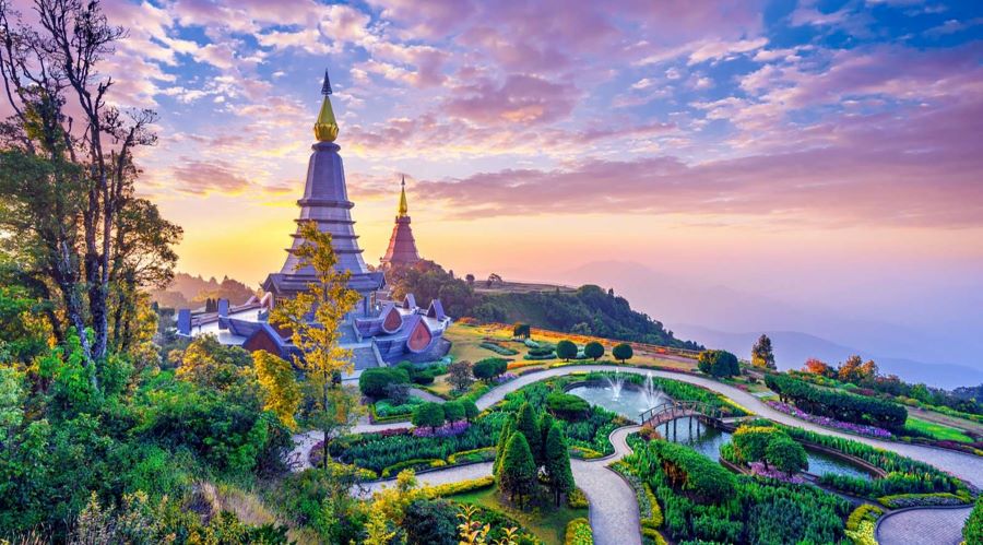 Chiang Mai - Chiang Rai sở hữu khung cảnh thiên nhiên lãng mạn cùng nhiều ngôi chùa cổ kính với kiến trúc độc đáo