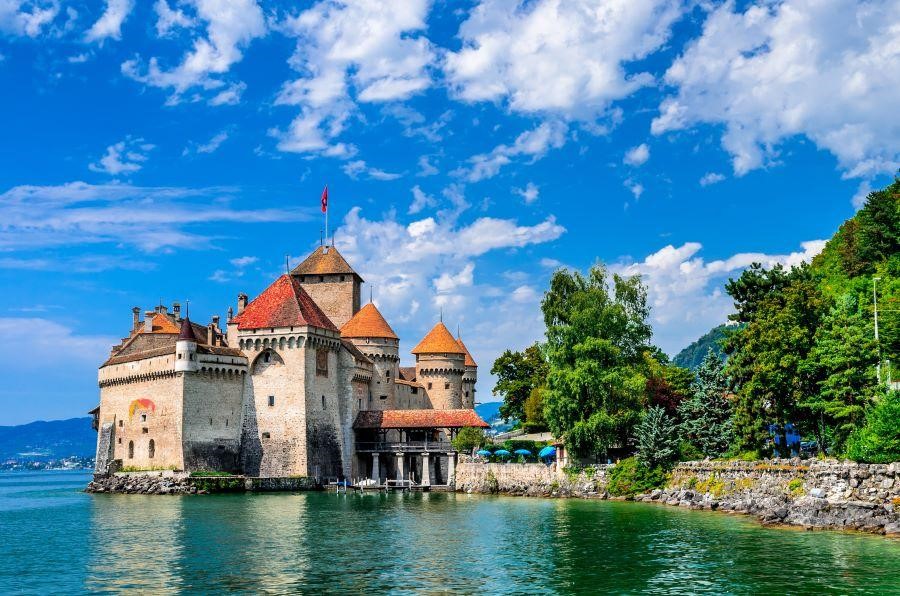 Château de Chillon có vị trí đặc biệt với lịch sử phát triển hơn 1000 năm