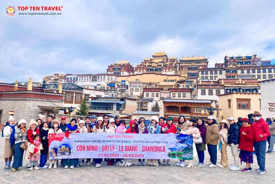 Đoàn khách du lịch Top Ten Travel trên tour Trung Quốc giá tốt Côn Minh – Đại Lý - Lệ Giang – ShangRila
