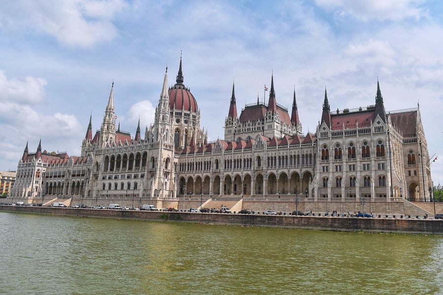 Du thuyền dọc sông Danube ngắm các công trình biểu tượng của Budapest