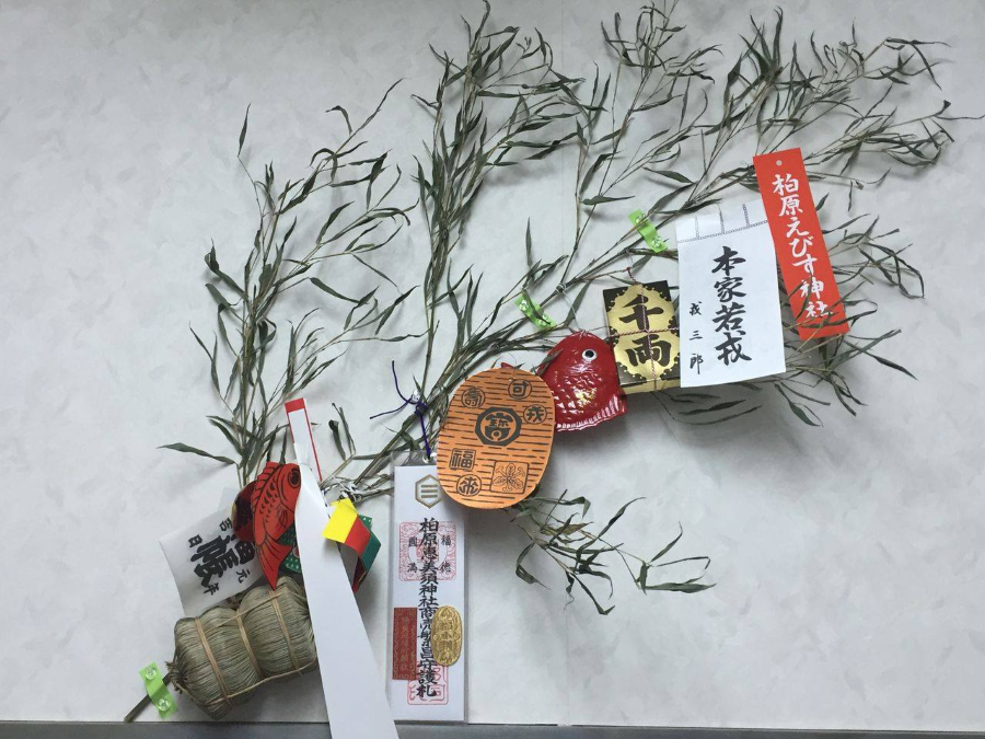 Fukusasa là một biểu tượng không thể thiếu trong văn hóa Nhật Bản, đặc biệt là vào dịp năm mới