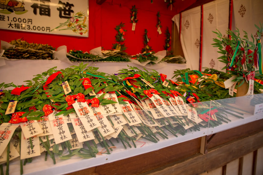 Fukusasa mang trong mình những ý nghĩa sâu sắc về sự may mắn, thịnh vượng và cầu mong những điều tốt đẹp