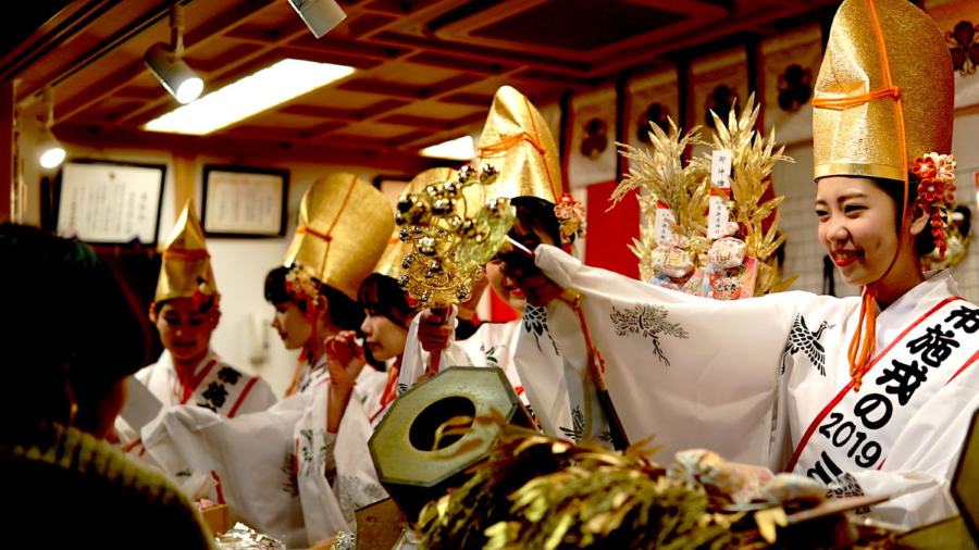 Toka Ebisu là một trong những lễ hội liên quan đến Fukusasa thu hút hàng triệu người dân đến cầu mong sự may mắn và thịnh vượng