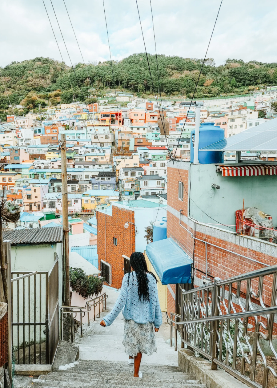 Gamcheon, ngôi làng nghệ thuật độc đáo trên sườn đồi Busan, luôn chào đón du khách với vẻ đẹp rực rỡ bất kể thời điểm nào