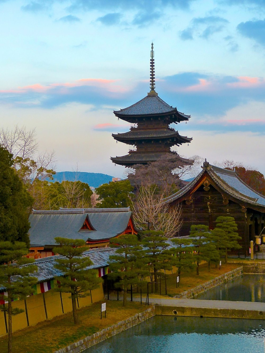 Bước vào Chùa To-ji, bạn như lạc bước vào một thế giới khác, nơi thời gian dường như ngừng lại