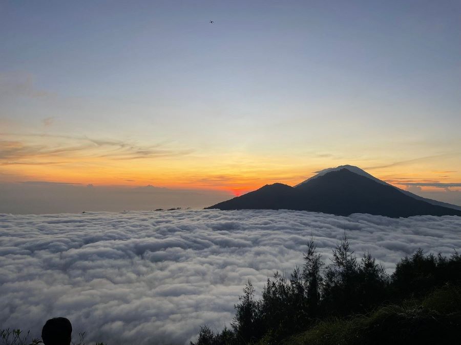 Núi Batur là một trong những điểm ngắm hoàng hôn lãng mạn tại Bali