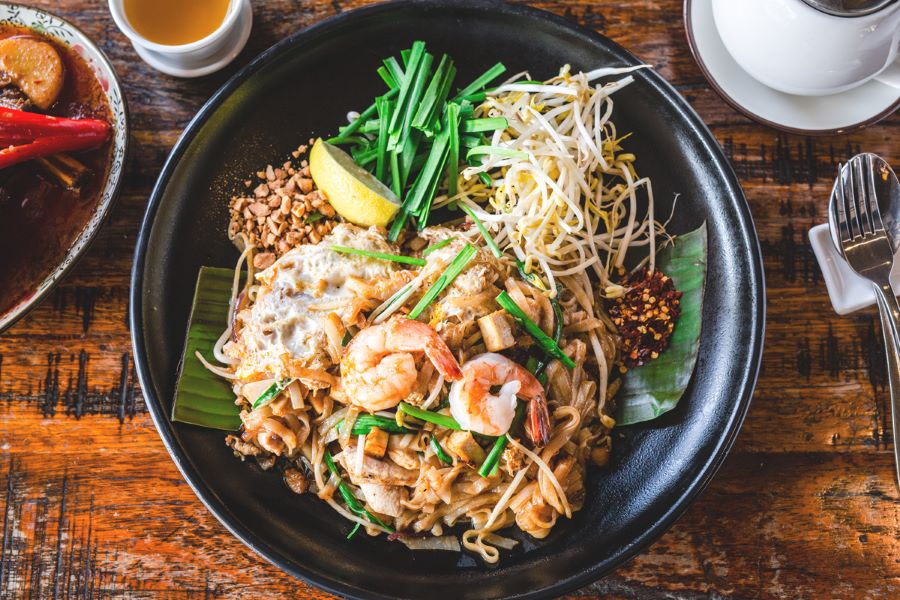 Pad Thai - món mì xào trứ danh của Thái Lan - thu hút đông đảo du khách bởi hương vị thơm ngon khó cưỡng