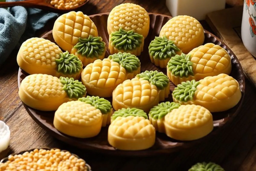 Mỗi chiếc bánh dứa như một món đặc sản Singapore làm quà thể hiện tình cảm và sự trân trọng dành tặng người thân, bạn bè sau chuyến du lịch