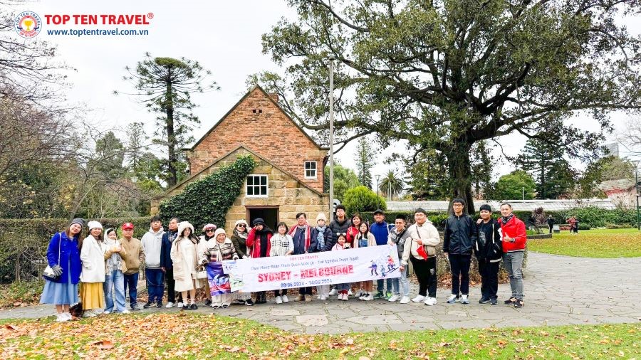 Đoàn khách Top Ten Travel trong tour tham quan và khám phá nước Úc